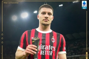 华体会体育官网app-1过人6关键传球，约维奇当选米兰2-2佛罗伦萨一役全场最佳